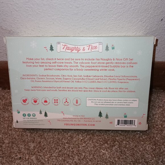 NEW Feeling Smitten Volcanic Foot Stone & Candy Cane Bubble Bath Bar Gift Set - Picture 2 of 3